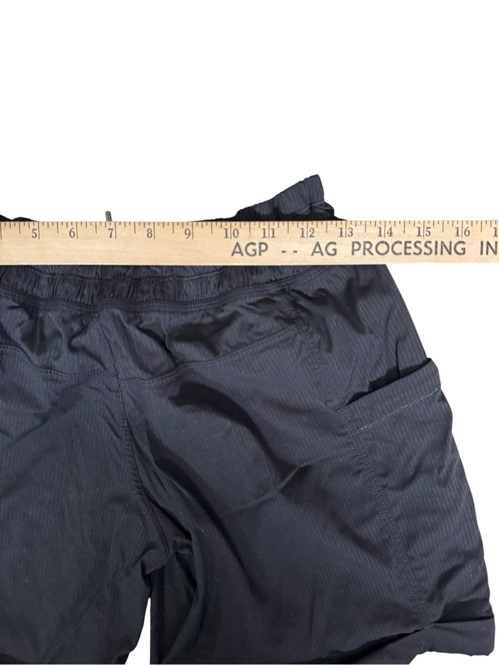 Lululemon Black Drawstring Run Shorts Size 6 Lightweight Athleisure F35 - Picture 5 of 6